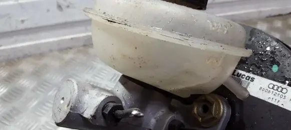 Audi A6 S6 C5 4B Master brake cylinder