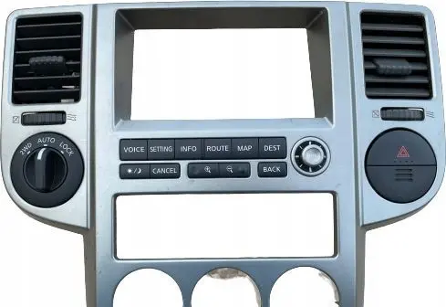 Nissan X-Trail T30 Radio/GPS head unit trim 68260EQ000