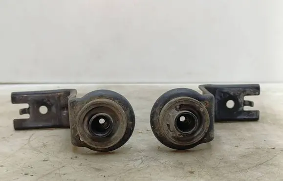 Toyota Avensis T270 Radiator mount bracket