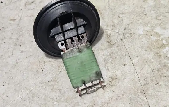 Volkswagen Polo Heater blower motor/fan resistor 12375