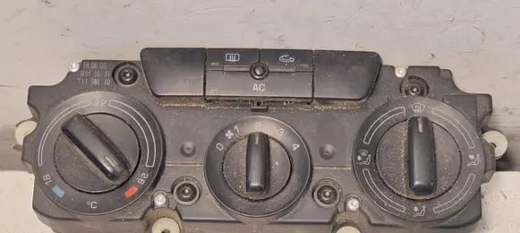 Skoda Octavia Mk2 (1Z) Climate control unit 74358110 180605 05S167A1
