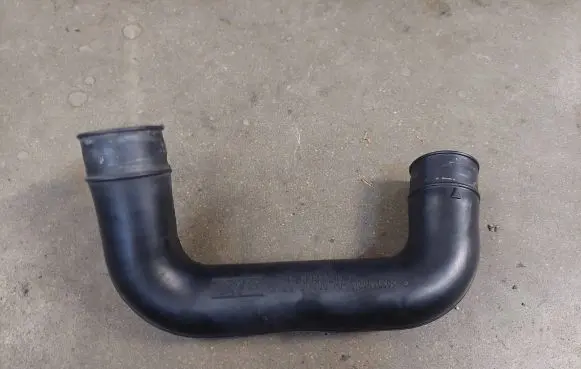 Ford Focus Breather hose/pipe 4m5q6k666aa