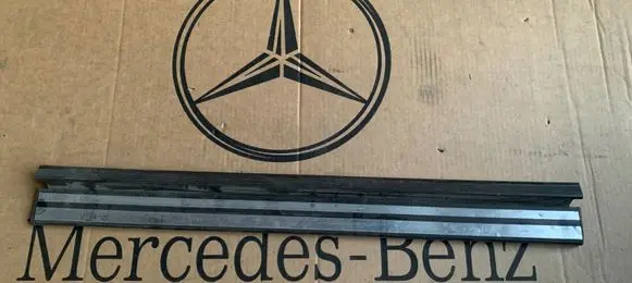 Mercedes-Benz E W211 Front sill trim cover A2116801335
