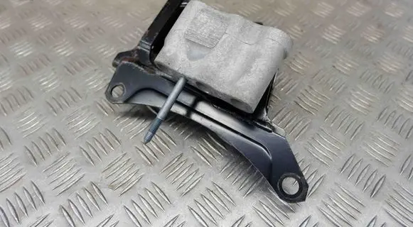 Engine mount bracket