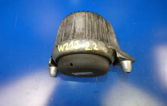 Mercedes-Benz E W212 Engine mount bracket A2122401417