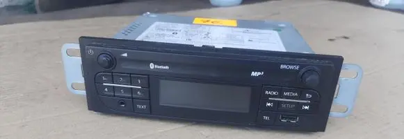 Opel Vivaro Radio/CD/DVD/GPS head unit 281151657R