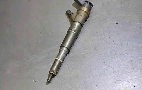 BMW 5 E60 E61 Fuel injector 7794652 0445110212