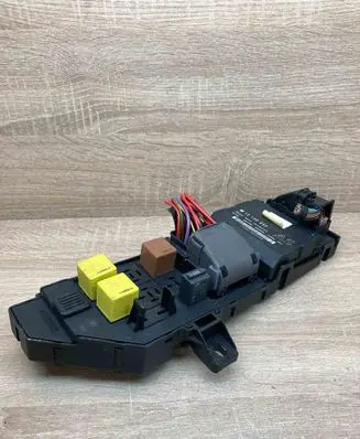 Opel Vectra C Fuse module 13120953 460023260