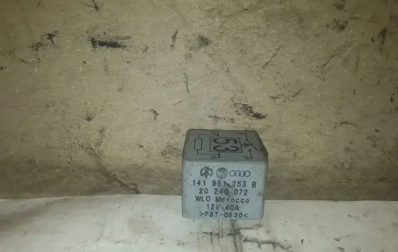 Volkswagen Caddy Other relay 141951253B