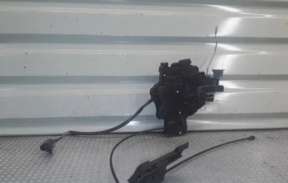 Volkswagen Transporter - Caravelle T5 Sliding door lock 7E3843654R
