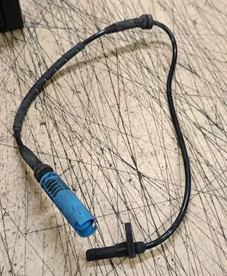BMW X5 E53 ABS brake wheel speed sensor 0265007852
