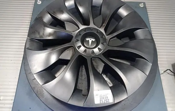 Tesla Model 3 Original wheel cap 