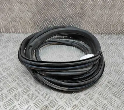 BMW i3 Rubber seal front coupe door 4A04477