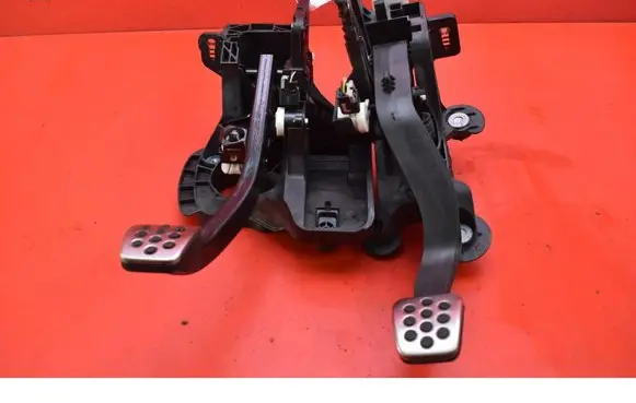 Opel Insignia A Accelerator throttle pedal 84657618