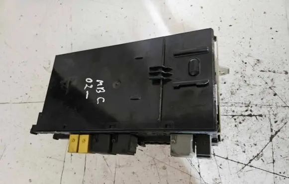 Mercedes-Benz C W203 Fuse module 2035451801 5DK00848640 22615141