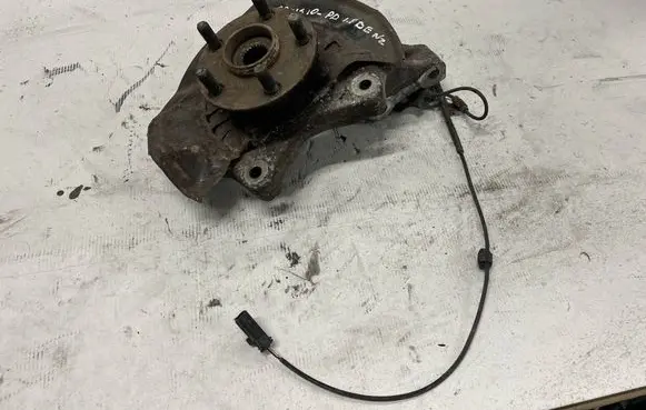 Front wheel hub