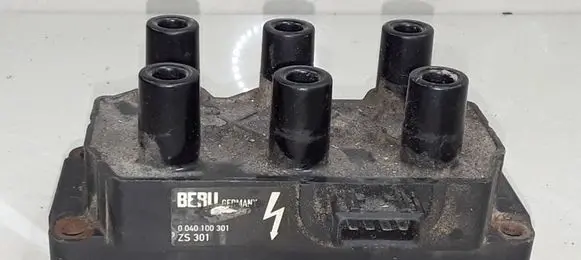 Opel Omega B1 High voltage ignition coil 0040100301 ZS301
