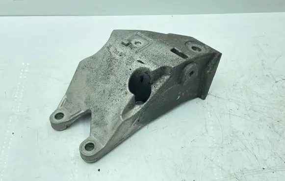 BMW 5 G30 G31 Engine mounting bracket 6864593 18574710 6861563