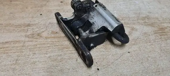 Volvo 760 Rear door lower hinge