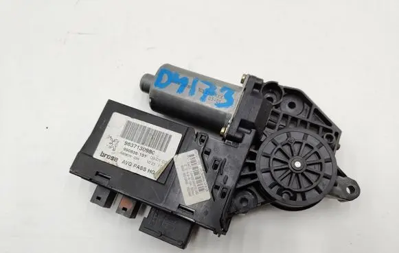 Peugeot 307 Front door window regulator motor 9637130980