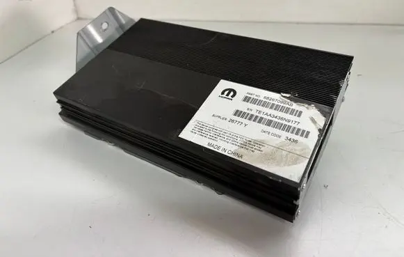 Dodge RAM 1500 DS Sound amplifier 68267099AB