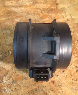 Volvo S40, V40 Mass air flow meter 10574768 30611532 5WK96133