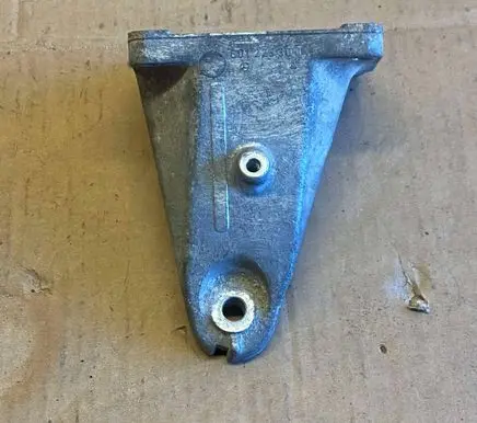 Mercedes-Benz E W124 Engine mounting bracket 6012233004