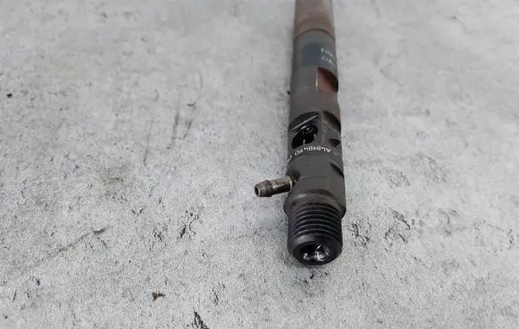 Fuel injector