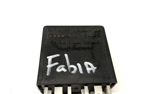 Skoda Fabia Mk1 (6Y) Light relay 4B0919471A 5KG00656805