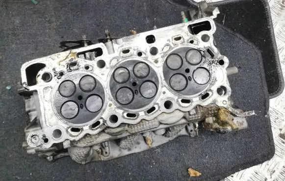 Land Rover Range Rover Sport L320 Engine head 4R806090