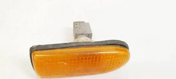 Nissan Primera Front fender indicator light 2616090j00 138260