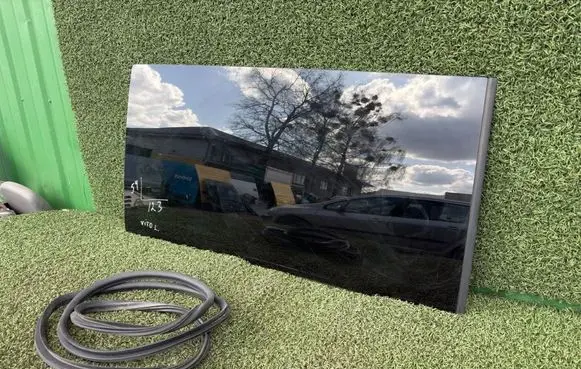 Mercedes-Benz Vito Viano W639 Side middle window/glass 43R004536 A6397302005