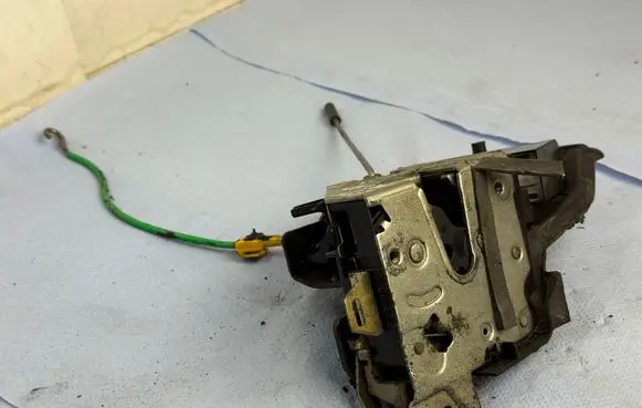 BMW 5 E39 Front door lock