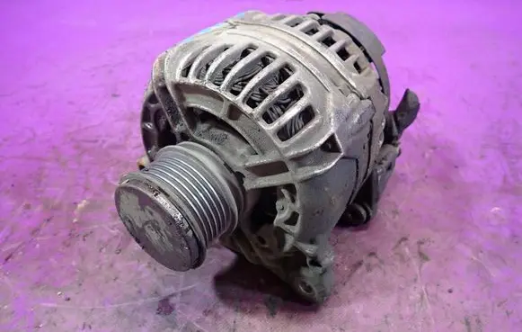 Volkswagen Bora Generator/alternator 028903028E