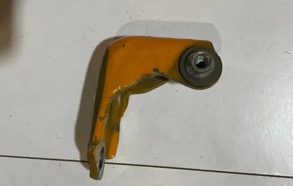 Ford Mustang VI Front door lower hinge 22811