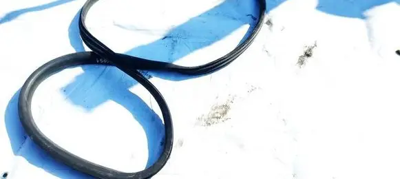 Volvo XC60 Rubber seal front coupe door 