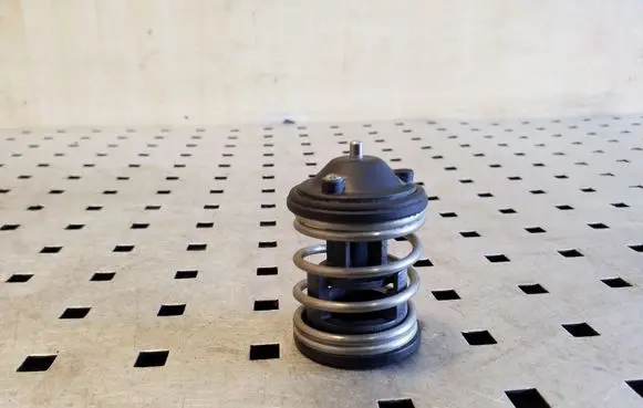Thermostat/thermostat housing
