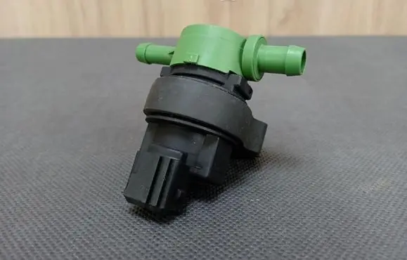 Mercedes-Benz SLK R170 Fuel tank valve 0004703293 A0004703293