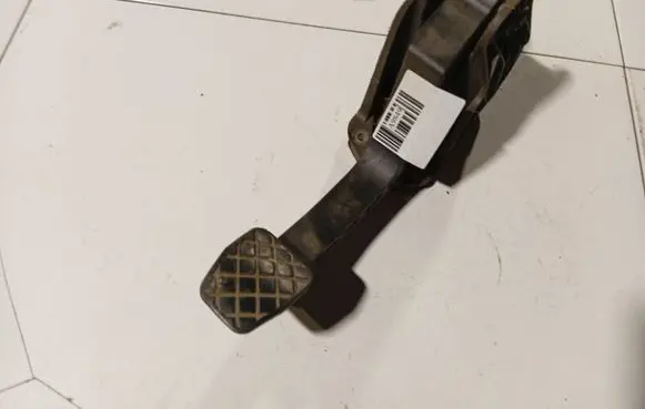 Volkswagen PASSAT B6 Clutch pedal 3C1721059AA