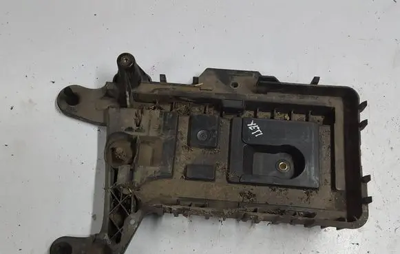 Skoda Yeti (5L) Battery bracket 