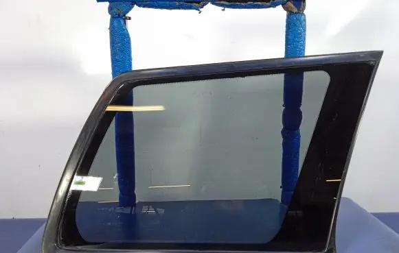 Mitsubishi Lancer Rear side window