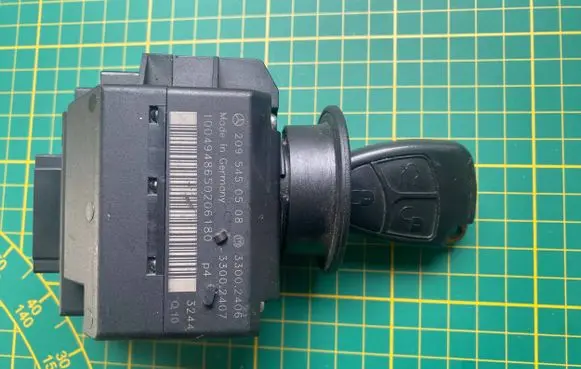 Mercedes-Benz CLK A209 C209 Ignition lock 2095450508 33002406 33002407