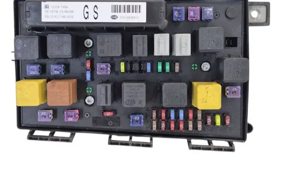 Opel Zafira B Fuse module 13206746 5DK008668-52