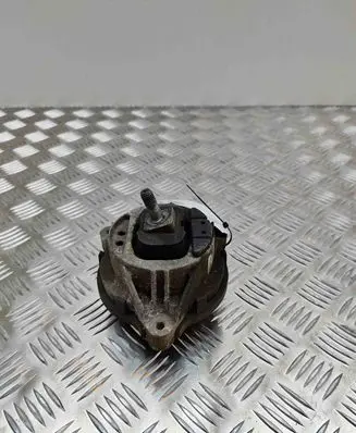 BMW 3 F30 F35 F31 Engine mount bracket 6787657