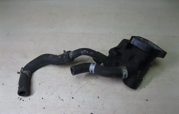 Toyota Avensis T270 Thermostat housing 163200R011 VD3790