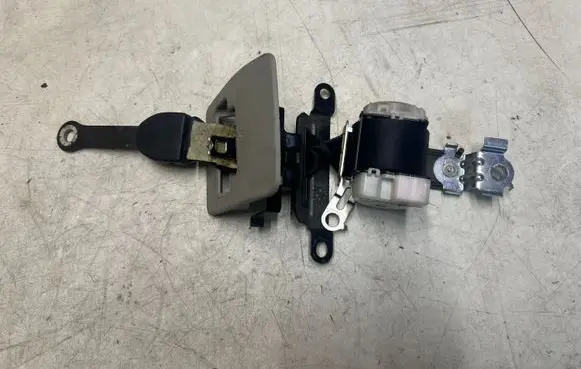 Toyota Corolla Verso AR10 Rear seatbelt H073811