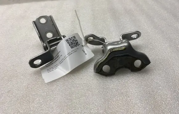 Toyota RAV 4 (XA40) Rear door hinge set 