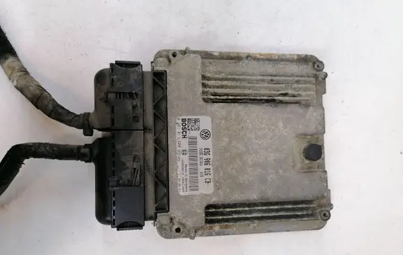 Volkswagen Golf V Engine control unit/module 03G906016CB 0281011900 1039S06216
