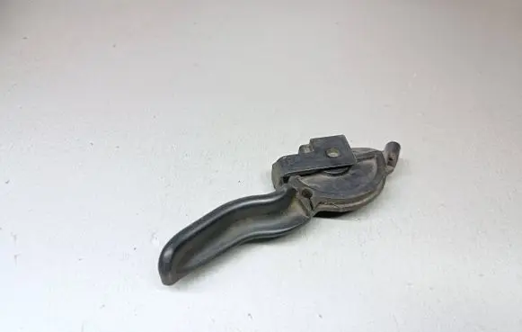 Opel Meriva A Engine bonnet (hood) release handle 13128231