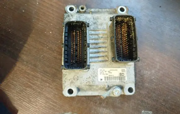Opel Astra H Engine control unit/module 55350552 0261207962